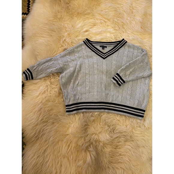 Collegiate style American Eagle sweater - Picture 1 of 3